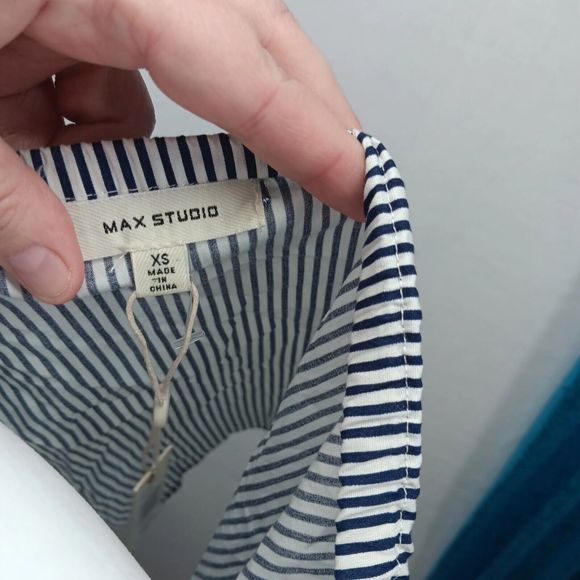 NWT Max Studio Off The Shoulder Pufg Sleeves Blouse SZ XS $88 MSRP Navy Stripes - Picture 5 of 9